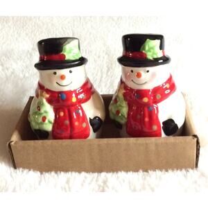 Christmas Holiday Snowmen Salt & Pepper Size-@3 1/2” Tall NWOT